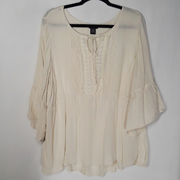 TORRID Ivory Flare Bell Sleeve Pleated Embroidered Top 1 (1X) - Picture 3 of 8